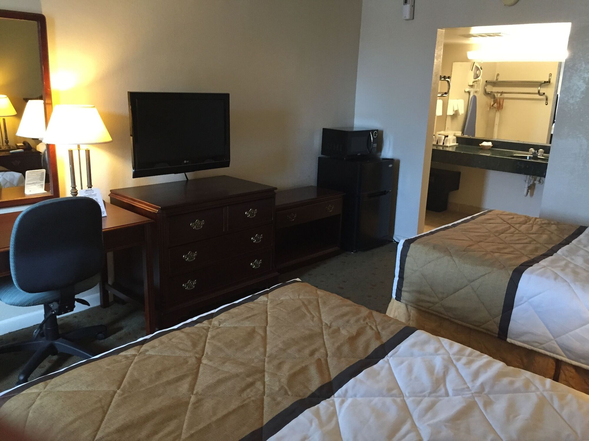 Travelodge By Wyndham Lynchburg Eksteriør billede