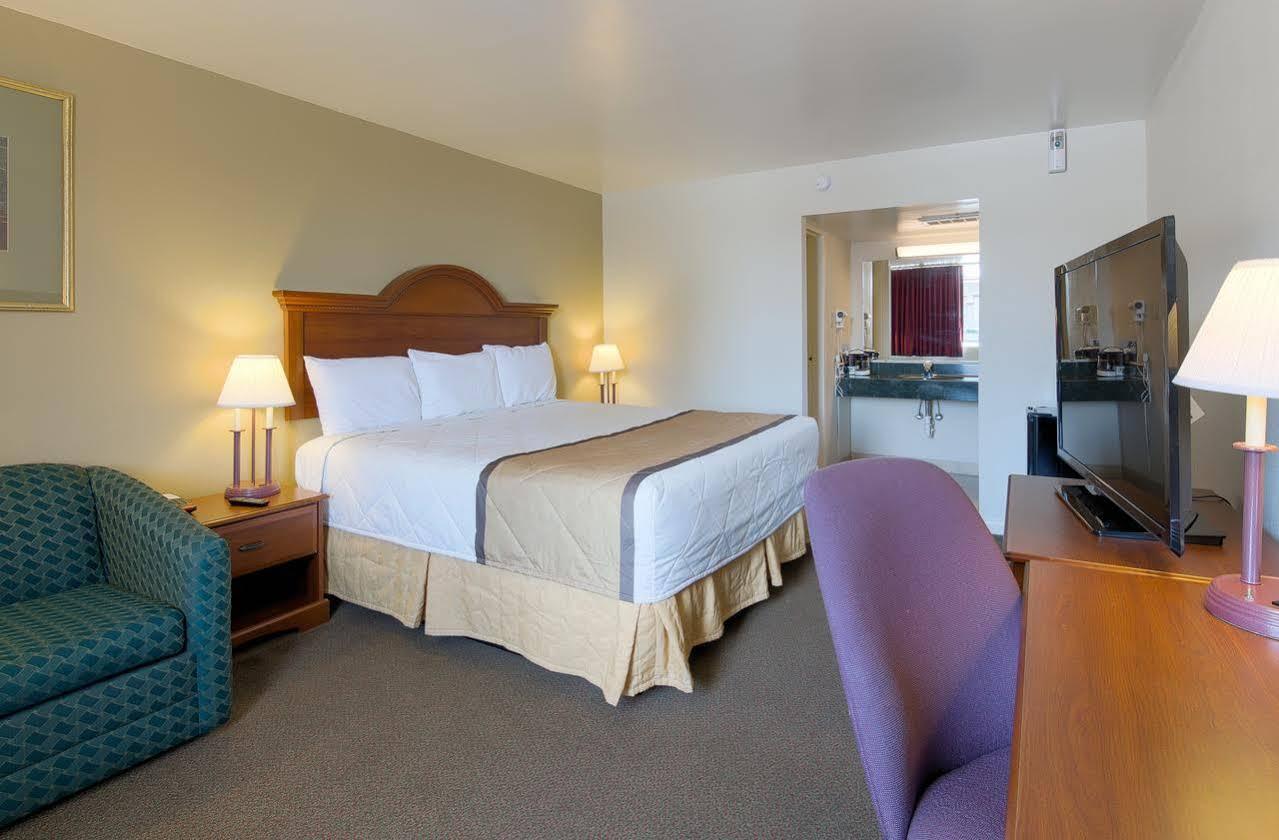 Travelodge By Wyndham Lynchburg Eksteriør billede