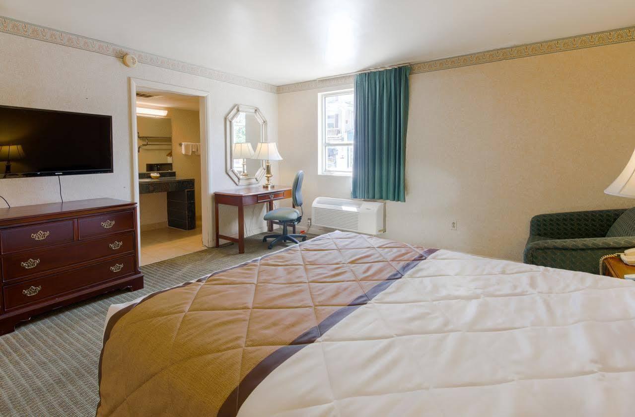 Travelodge By Wyndham Lynchburg Eksteriør billede