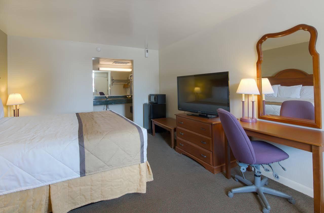 Travelodge By Wyndham Lynchburg Eksteriør billede