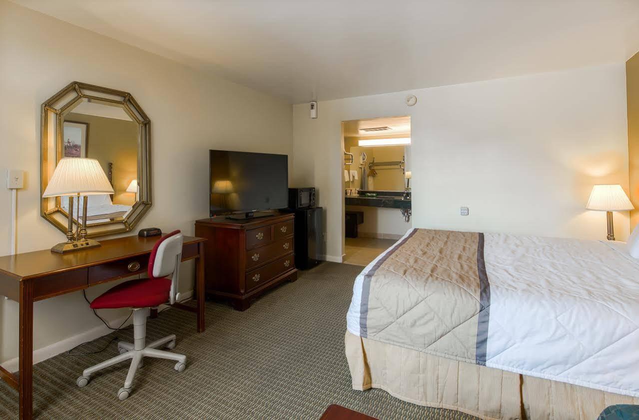 Travelodge By Wyndham Lynchburg Eksteriør billede