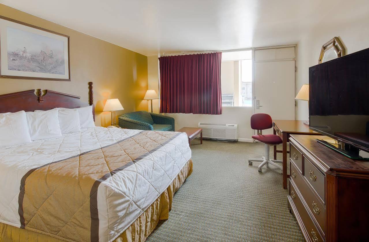 Travelodge By Wyndham Lynchburg Eksteriør billede