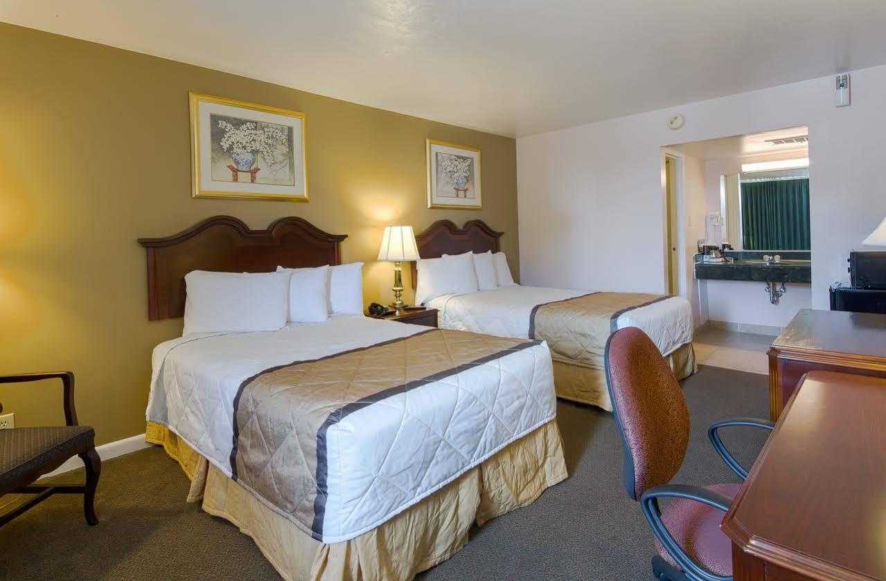 Travelodge By Wyndham Lynchburg Eksteriør billede
