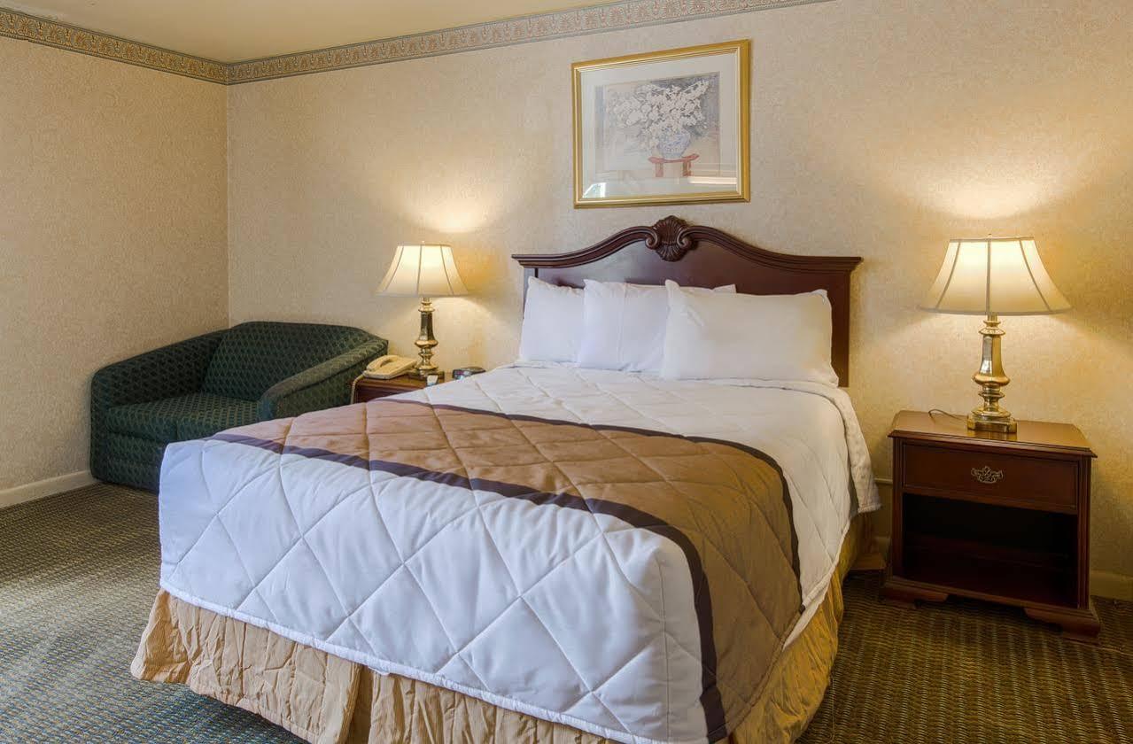 Travelodge By Wyndham Lynchburg Eksteriør billede