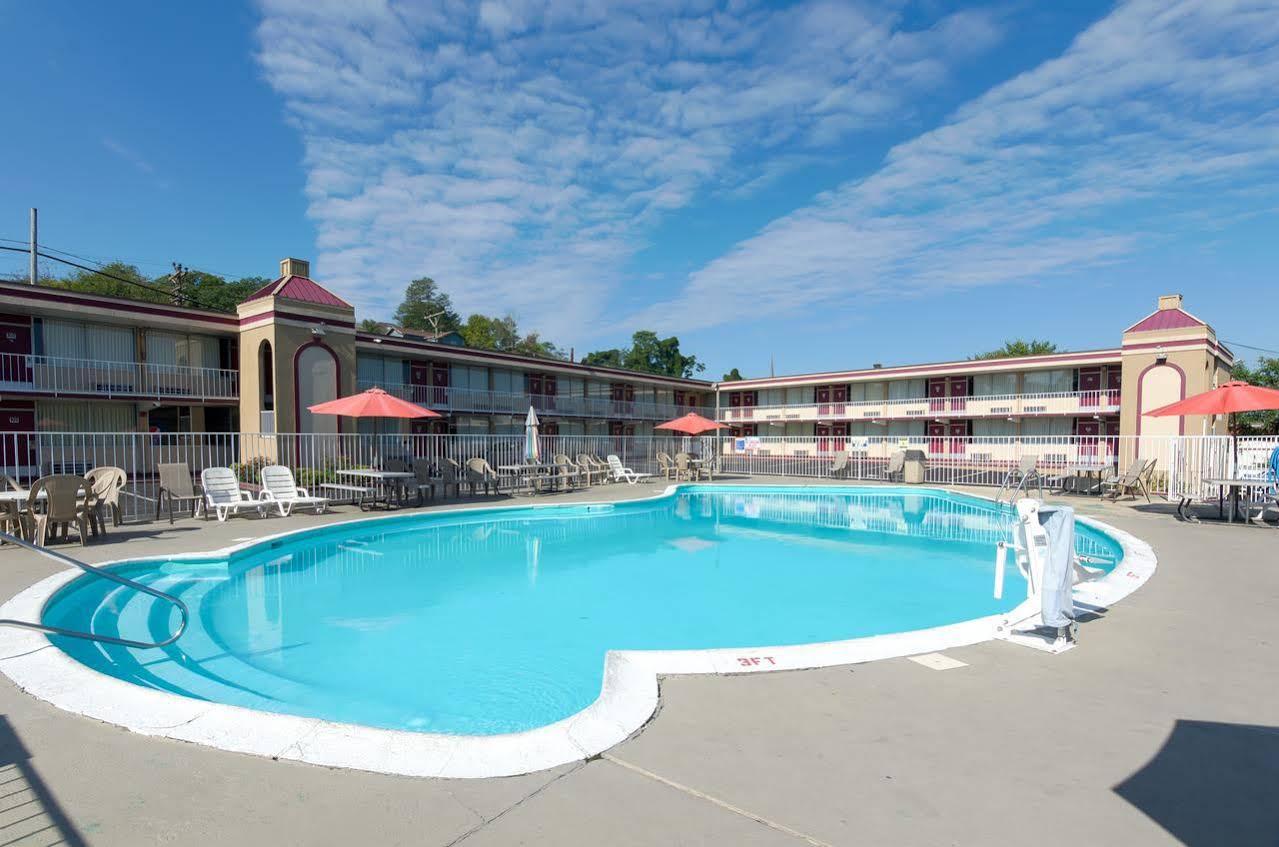 Travelodge By Wyndham Lynchburg Eksteriør billede