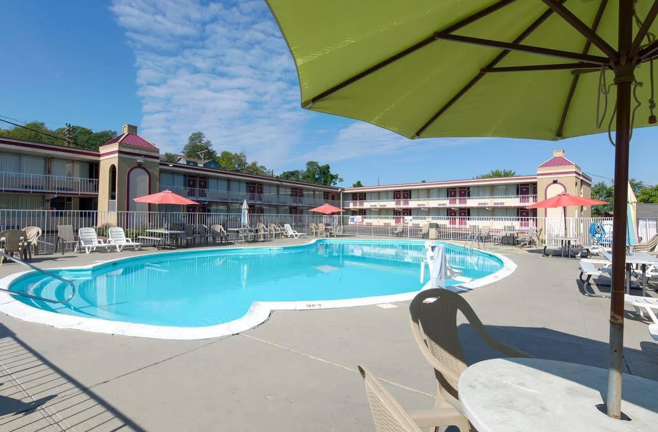 Travelodge By Wyndham Lynchburg Eksteriør billede
