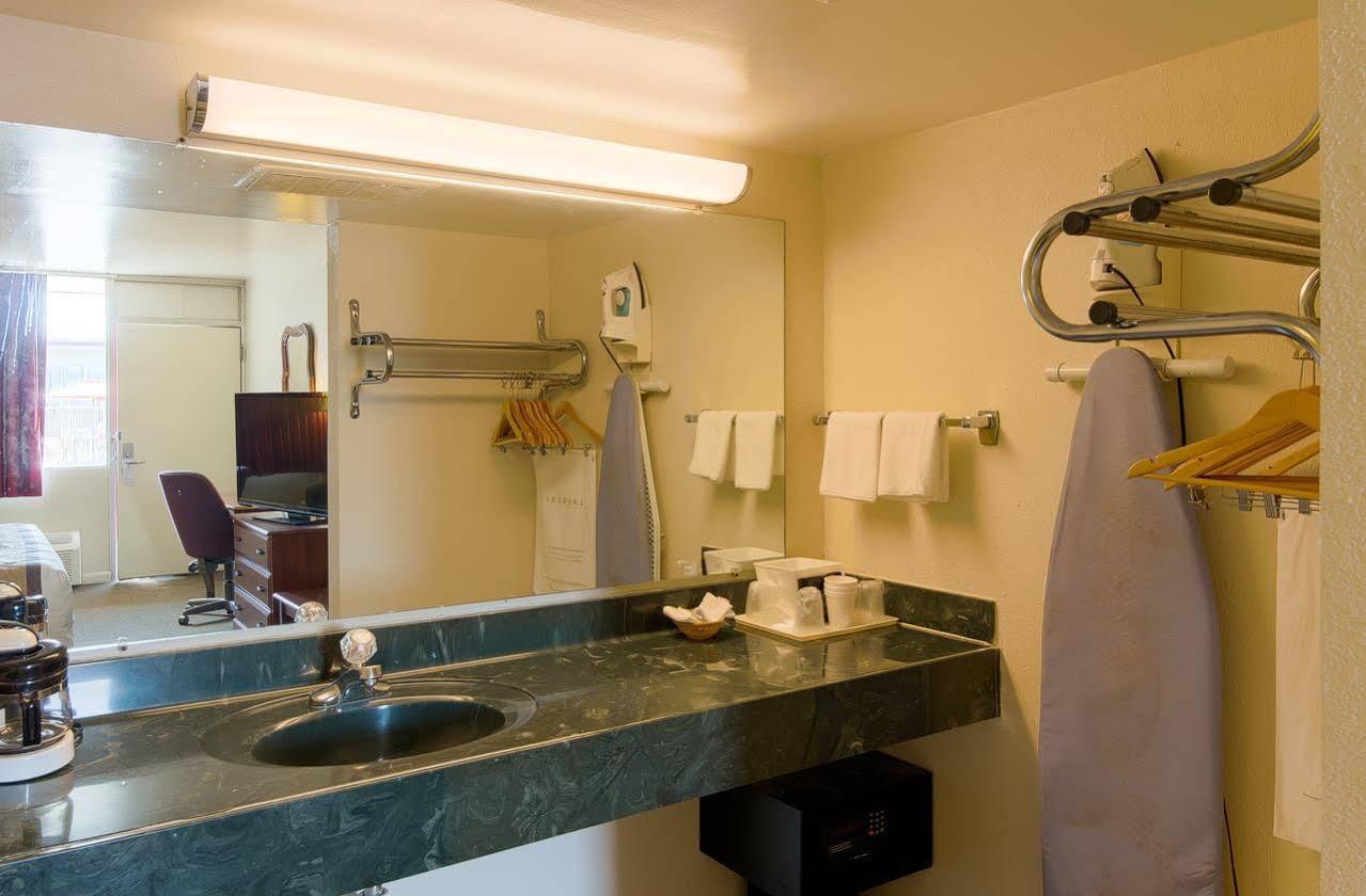 Travelodge By Wyndham Lynchburg Eksteriør billede