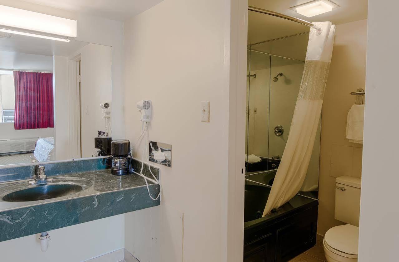 Travelodge By Wyndham Lynchburg Eksteriør billede