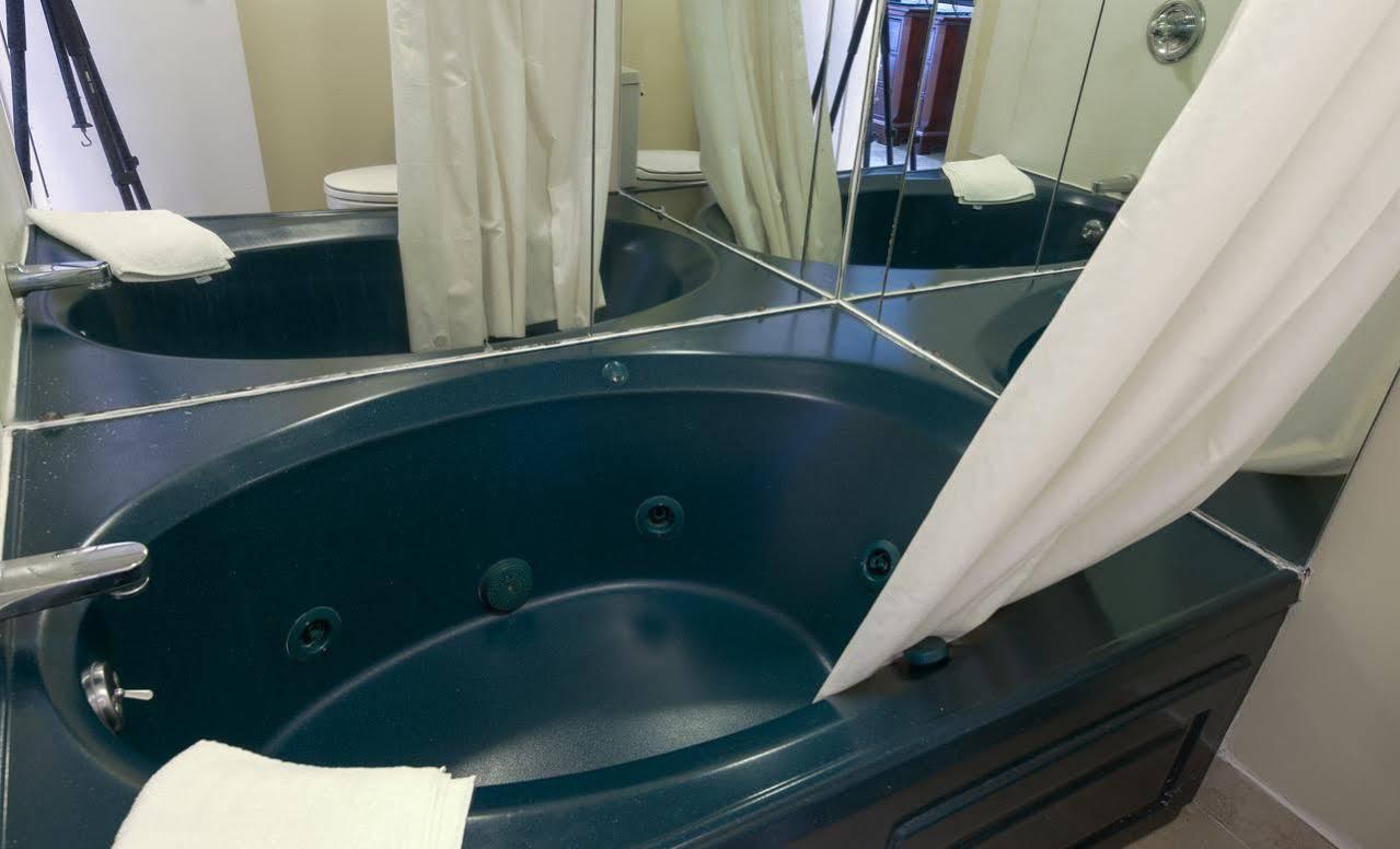 Travelodge By Wyndham Lynchburg Eksteriør billede